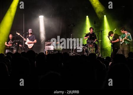 Sheffield, Großbritannien, 1.. Mai 2022. `die Band Squid tritt im Octagan auf. Kredit: Gary Stafford/Alamy Live Nachrichten Stockfoto